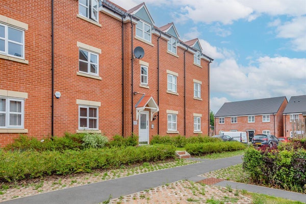 Flat Oak Tree Lane in Birmingham
