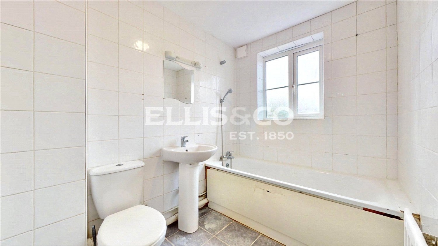 Flat Sudbury Crescent in Greater London