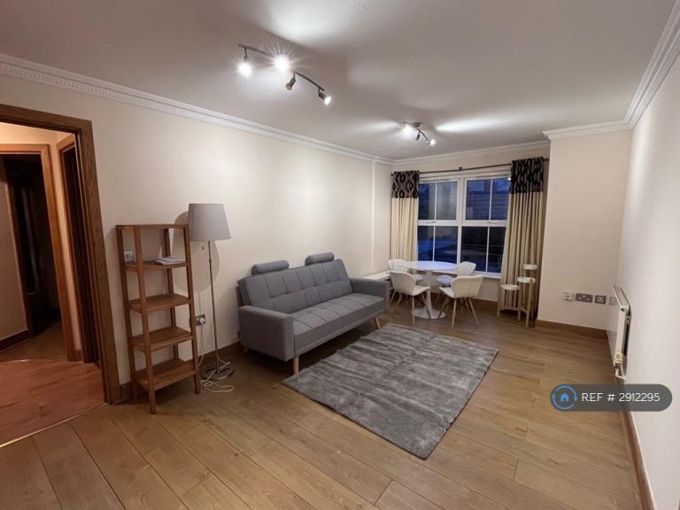Flat Skerne Walk in Greater London