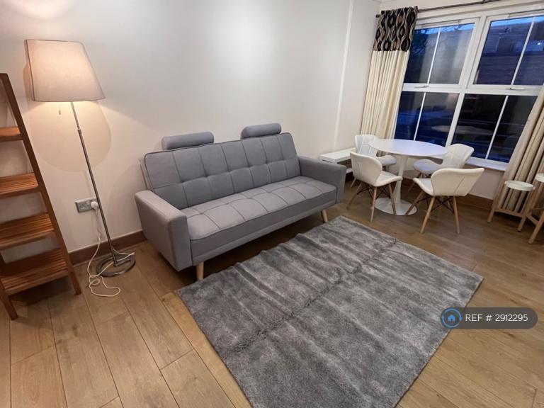 Flat Skerne Walk in Greater London