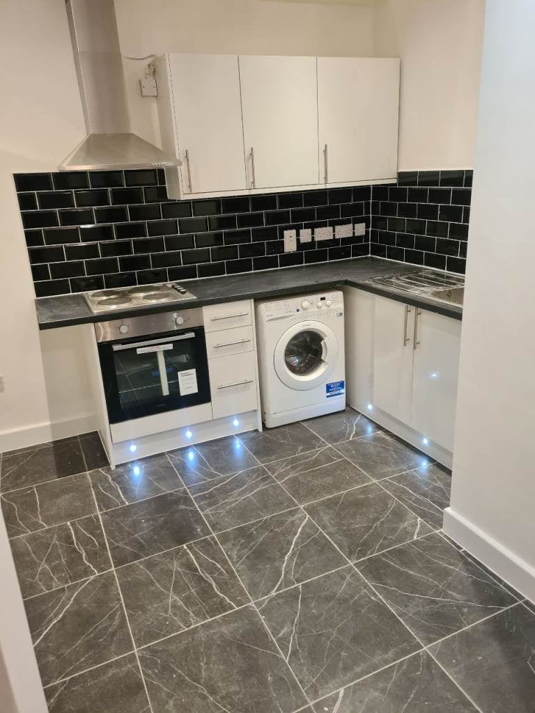Flat Chalvey Road East in Slough