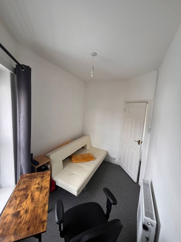 Room Bromfield Street in Cardiff