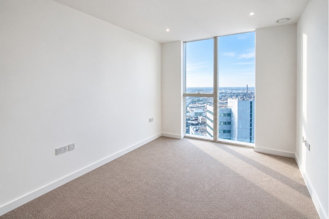 Flat Wellesley Road in Greater London
