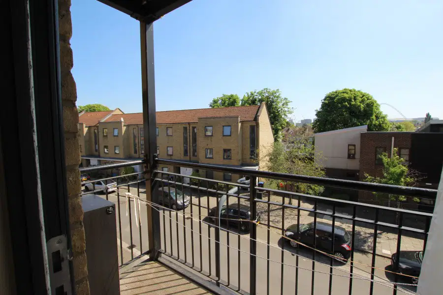 Flat Hirst Crescent in London