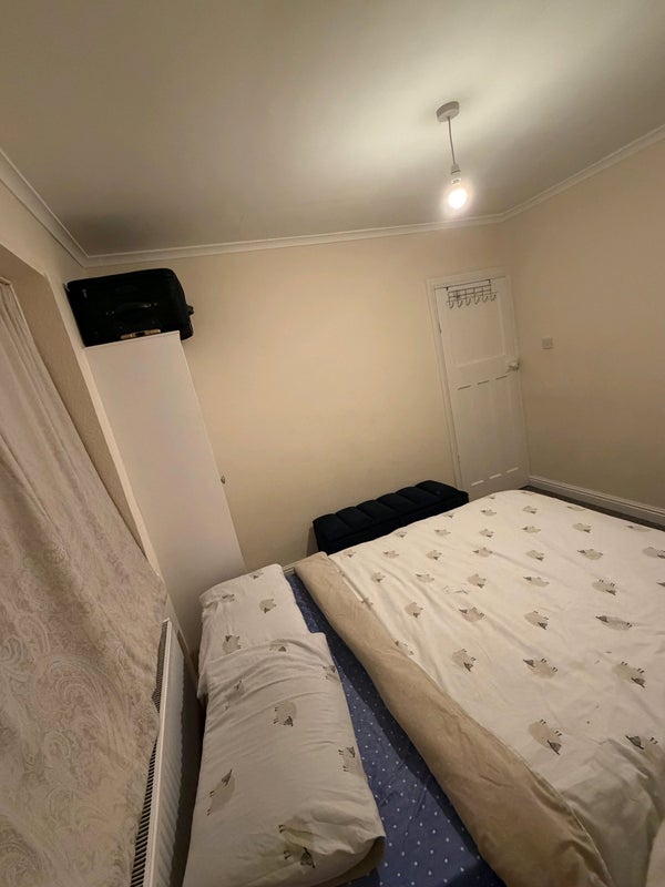 Room Dickens Road in Coventry