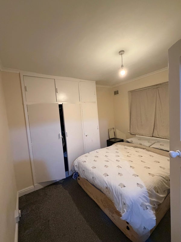 Room Dickens Road in Coventry