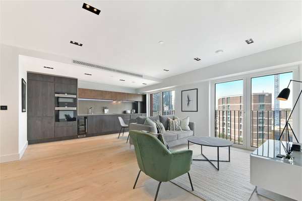 Flat Exchange Gardens in Greater London