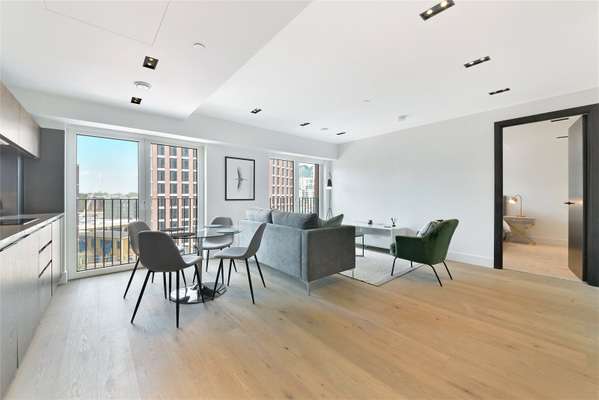 Flat Exchange Gardens in Greater London