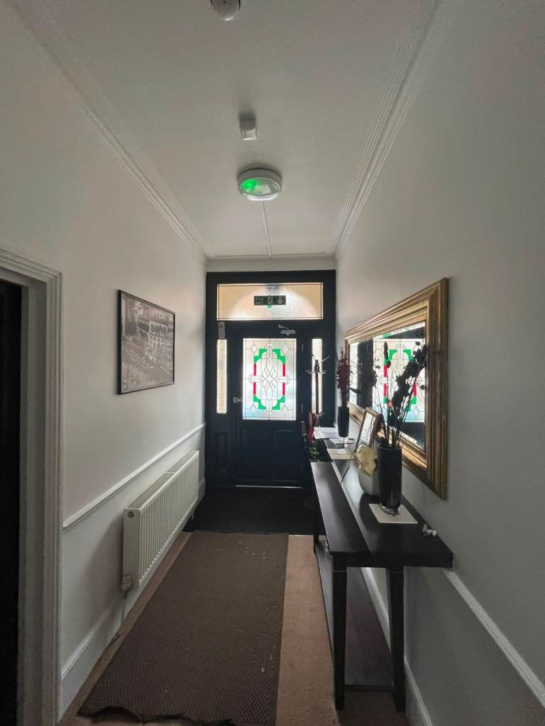 Flat Woodford Road in Watford