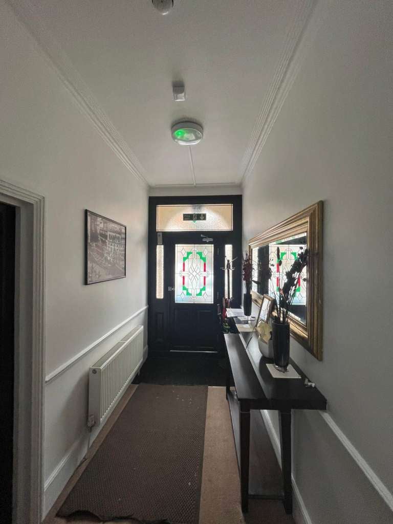 Flat Woodford Road in Watford