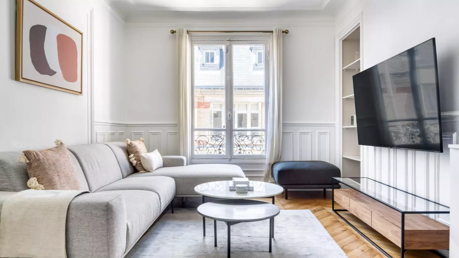 Flat Rue Chalgrin in Paris