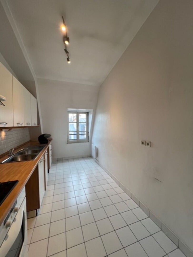 Flat Quai Charles Pasqua in Levallois-Perret