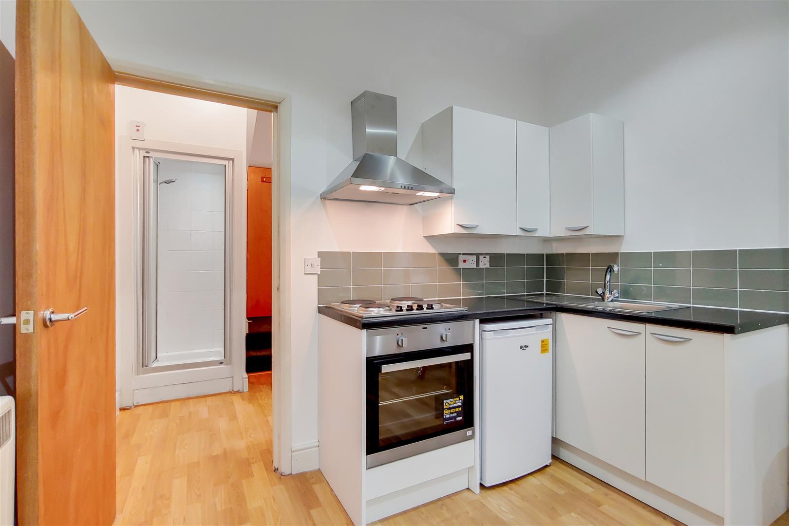 Flat Cheniston Gardens in Greater London