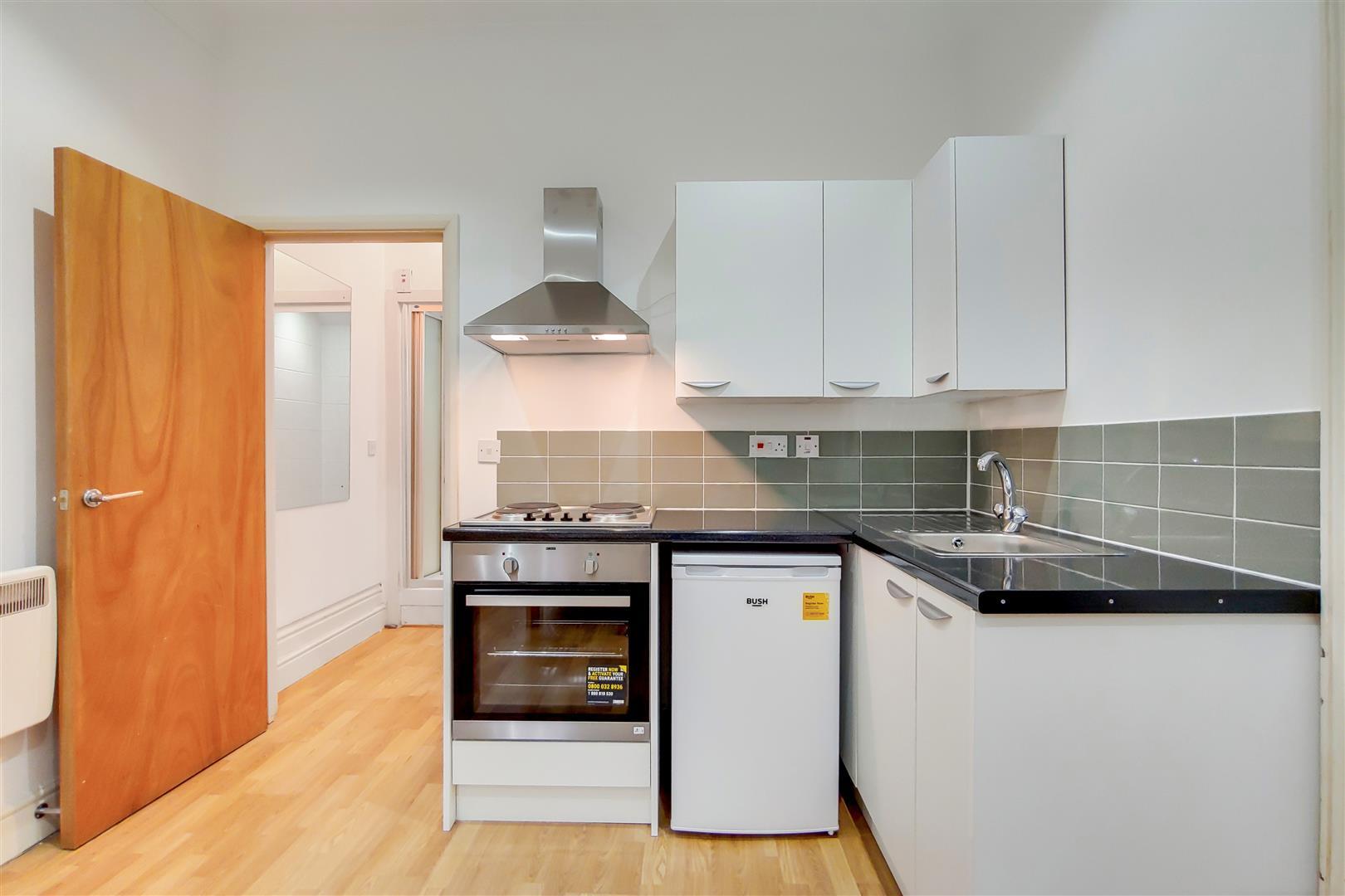 Flat Cheniston Gardens in Greater London
