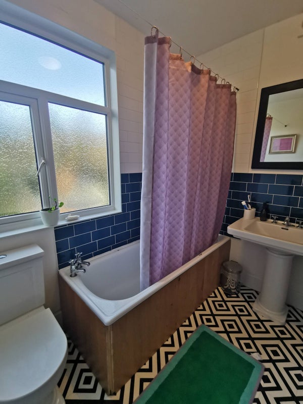 Room Cottrell Road in Bristol