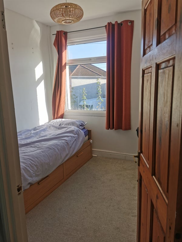 Room Cottrell Road in Bristol
