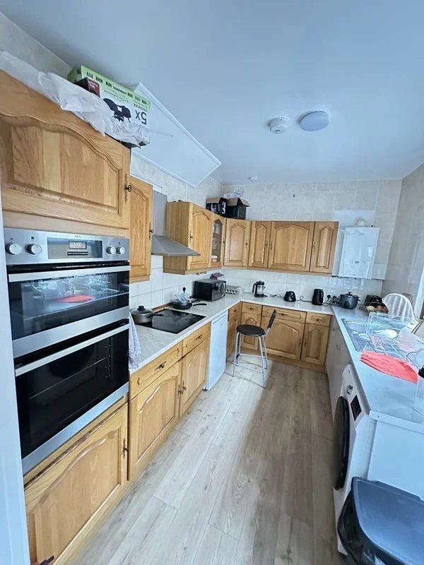 Room Ridgway Road in Luton