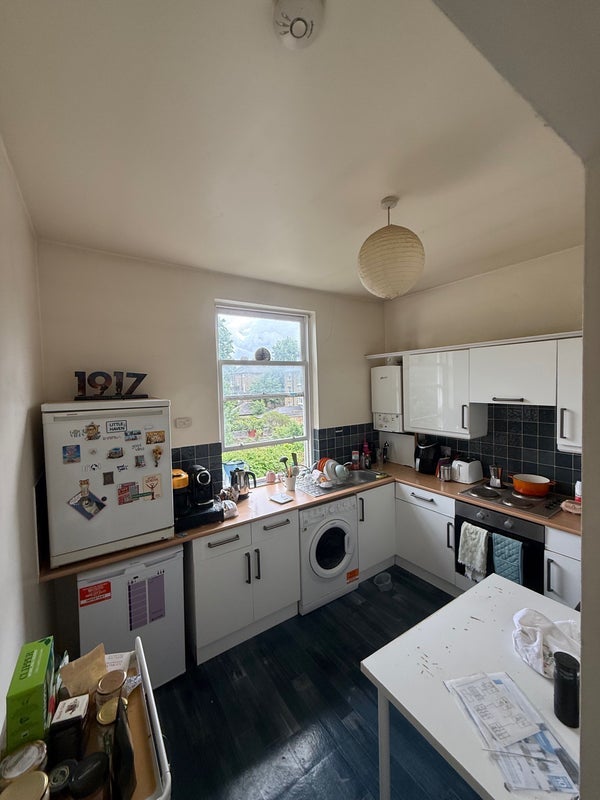 Room Middleton Grove in Greater London