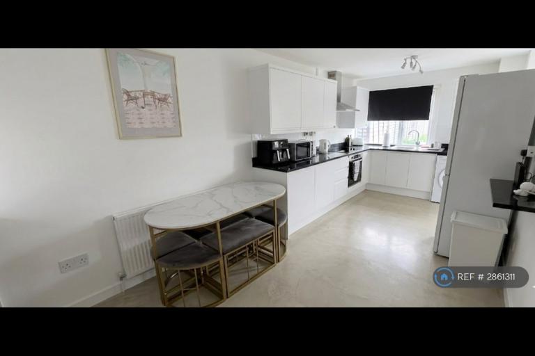 Room Wheatcroft Drive in Chelmsley Wood