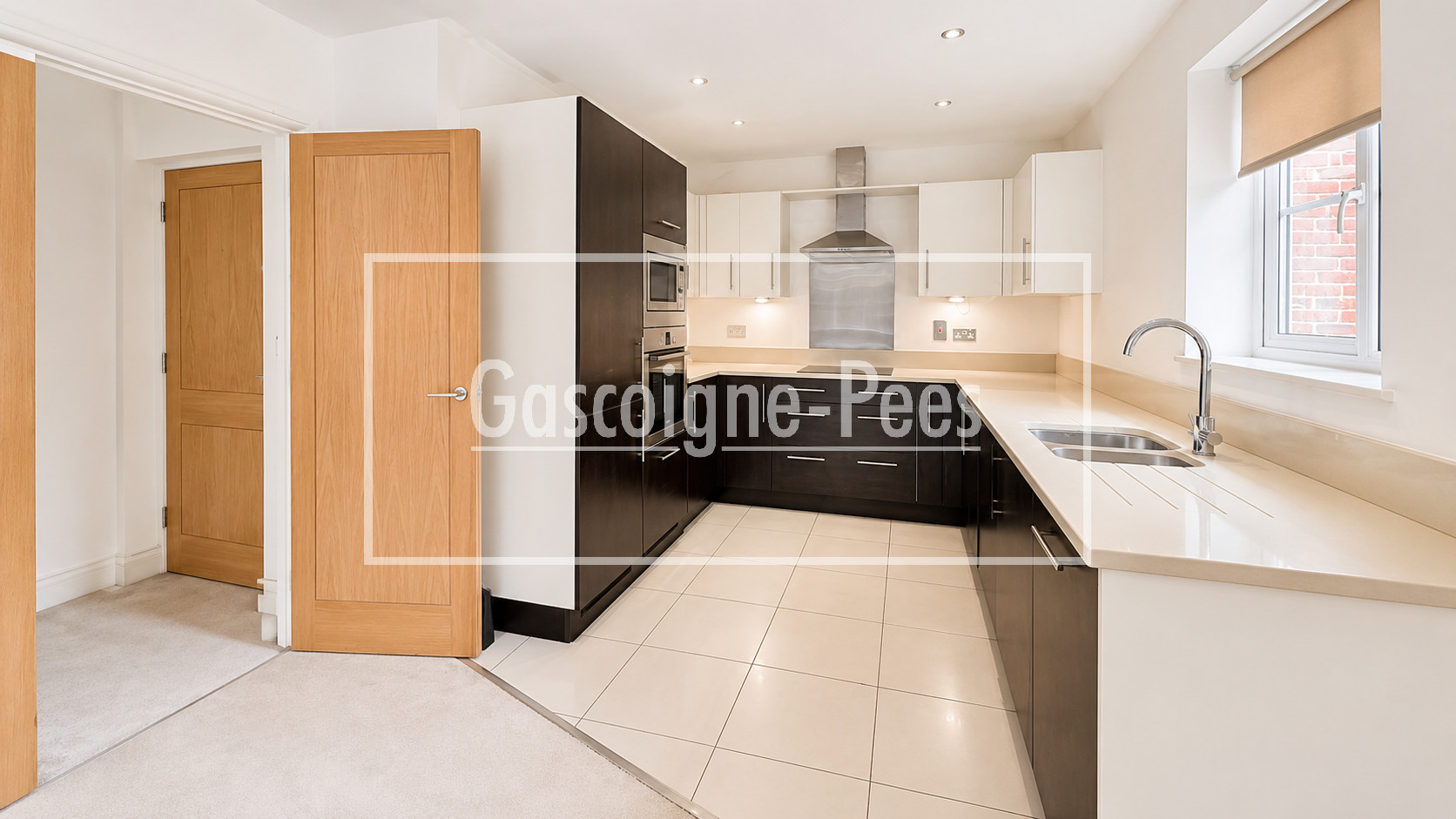 Flat Holmesdale Road in Reigate and Banstead