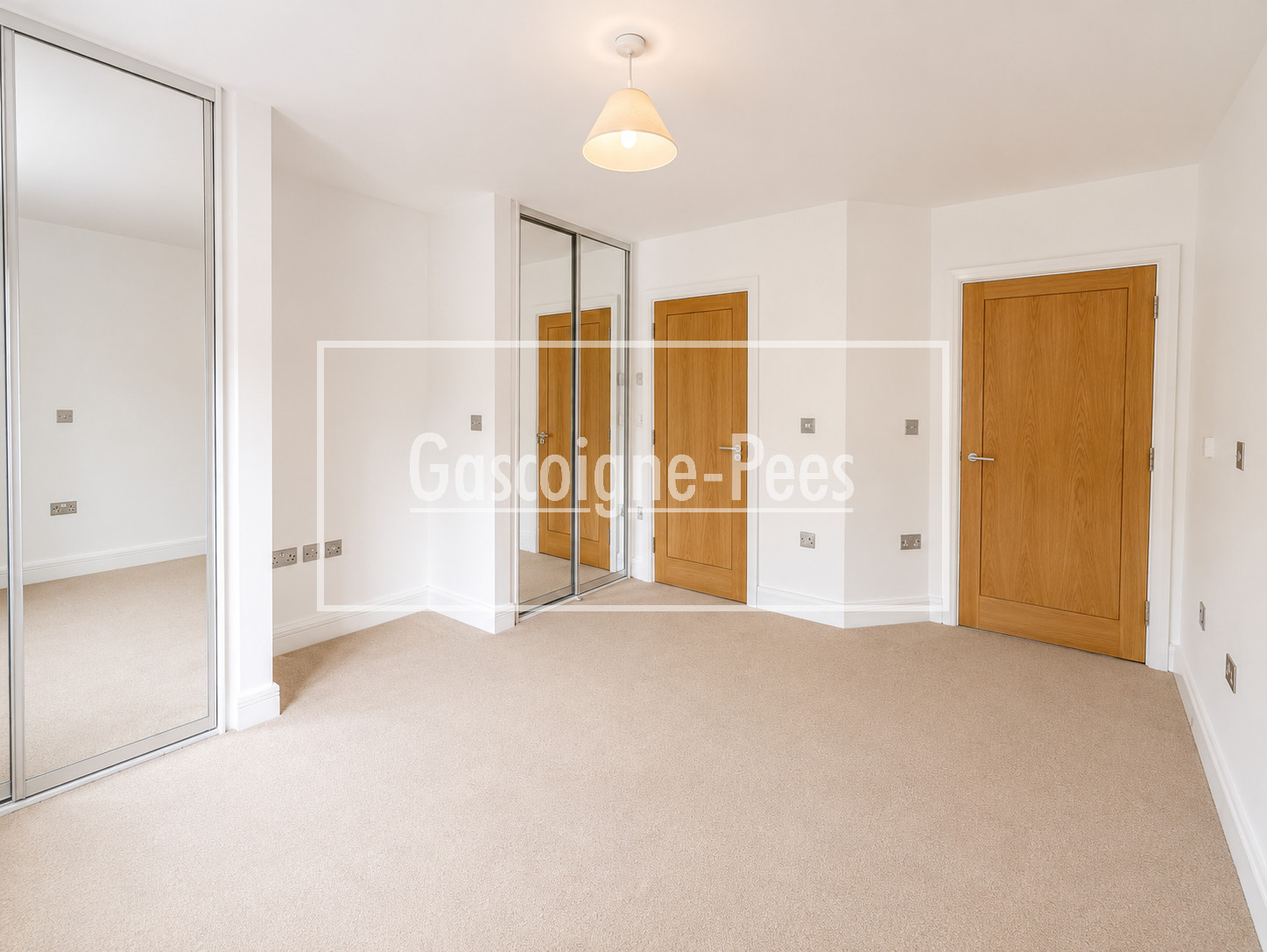 Flat Holmesdale Road in Reigate and Banstead