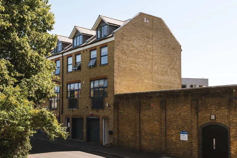 House Andrews Road in Greater London
