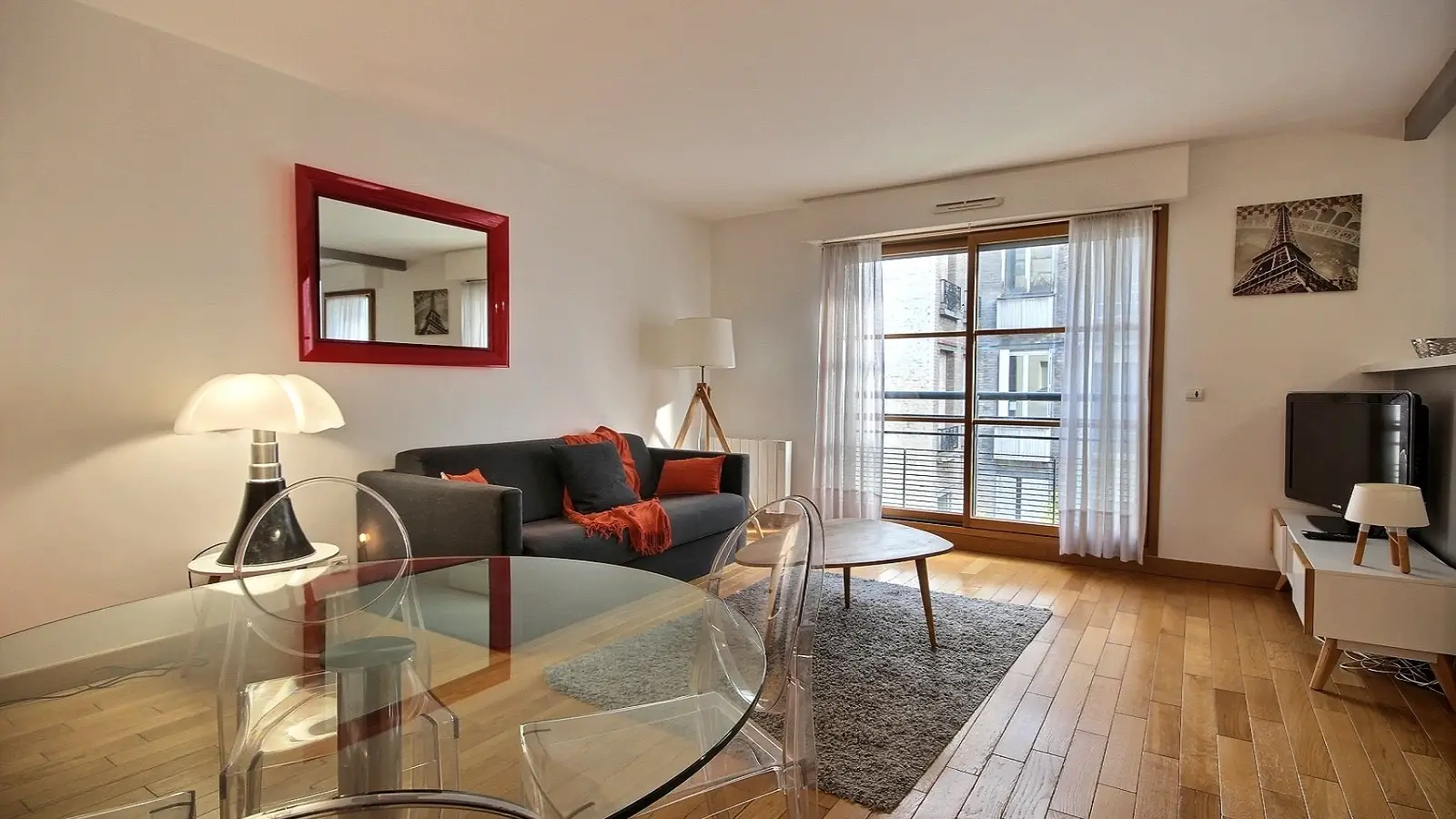 Flat Avenue René Boylesve in Paris