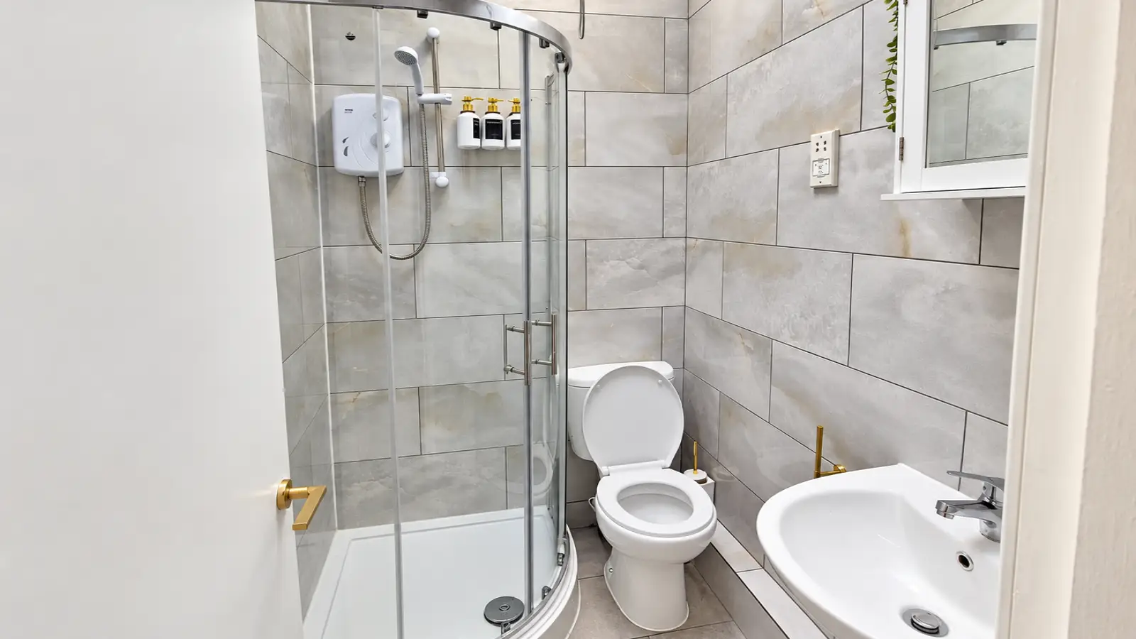 Flat Wynnstay Grove in Manchester
