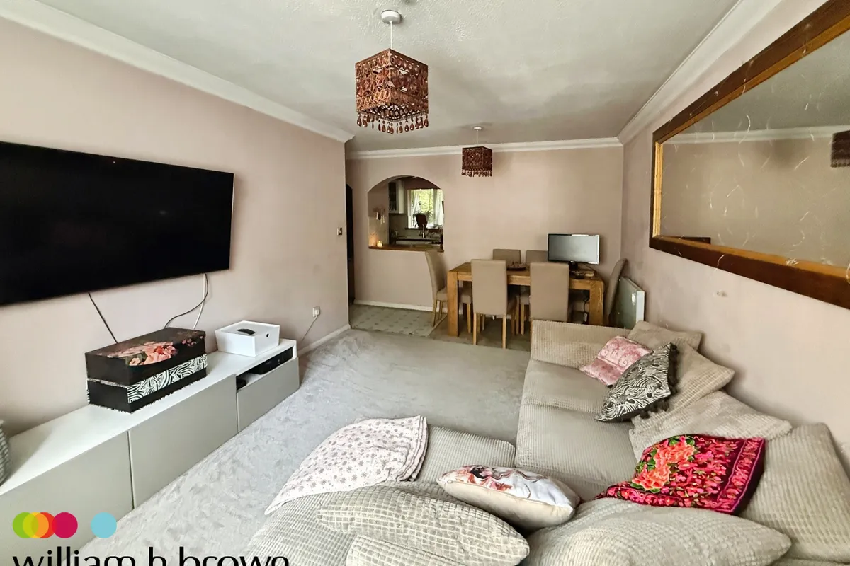 Flat Linnet Way in Purfleet-on-Thames