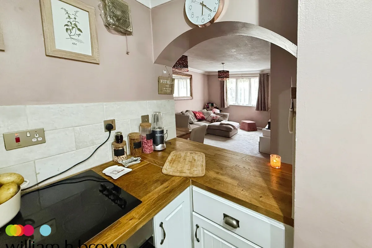 Flat Linnet Way in Purfleet-on-Thames