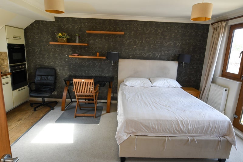 Room Sheen Gate Gardens in Greater London