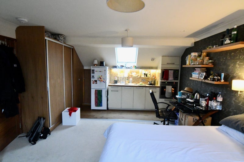 Room Sheen Gate Gardens in Greater London
