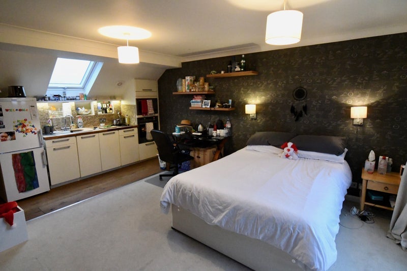 Room Sheen Gate Gardens in Greater London