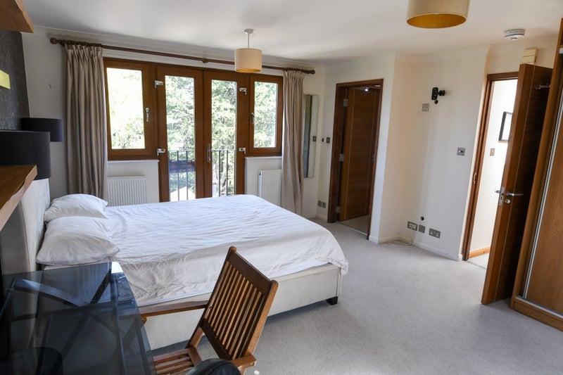 Room Sheen Gate Gardens in Greater London