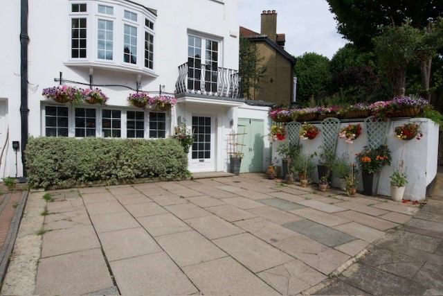 Room Sheen Gate Gardens in Greater London