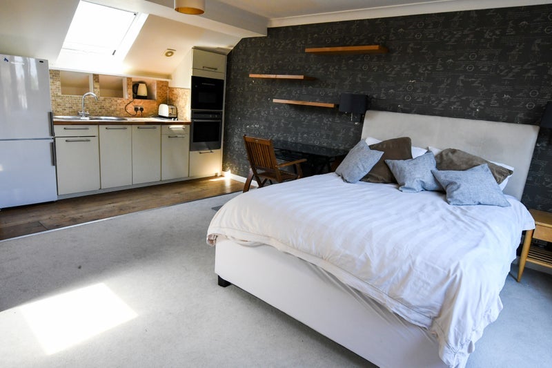 Room Sheen Gate Gardens in Greater London