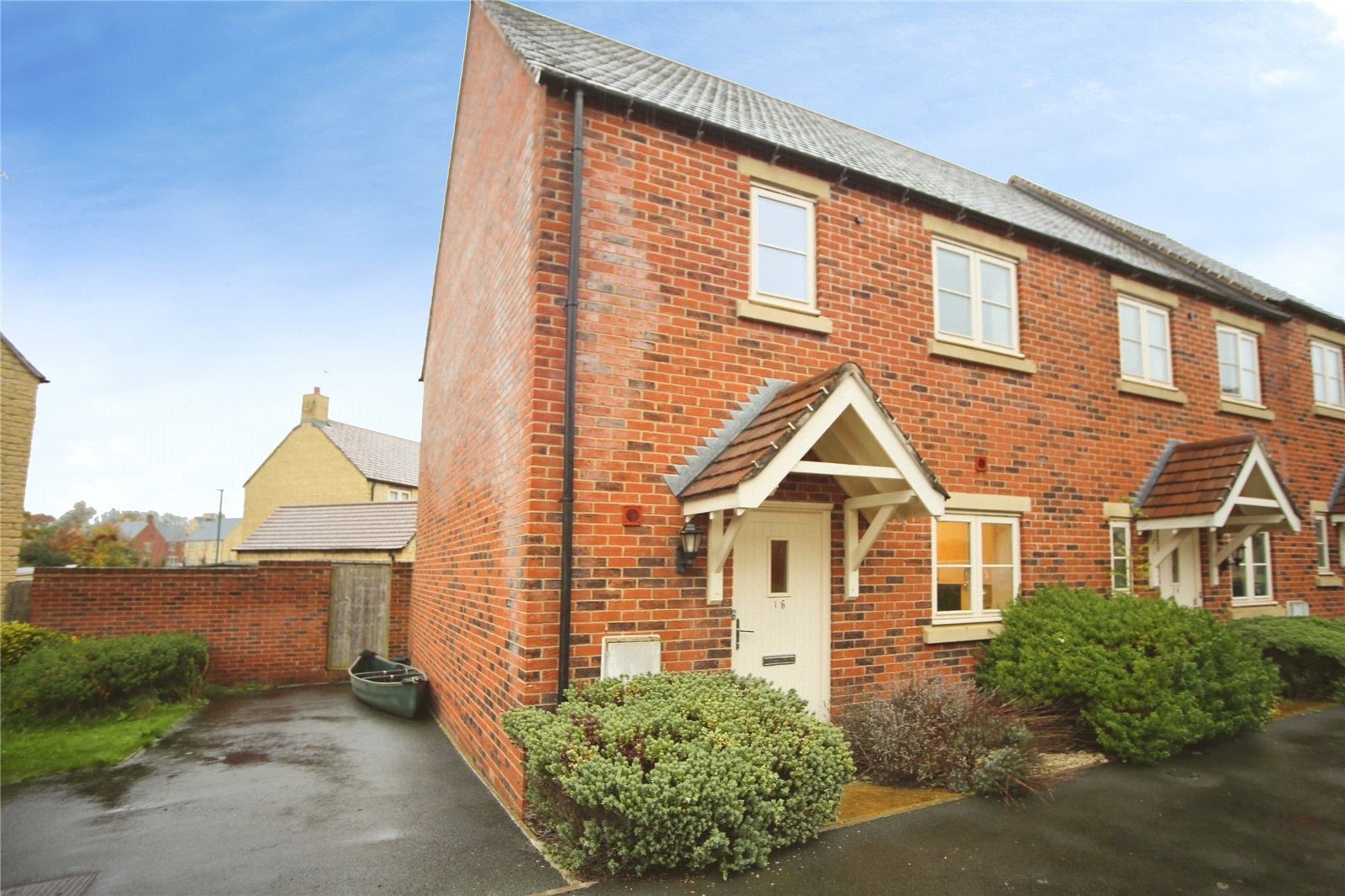 House Kestrel Way in Cotswold District