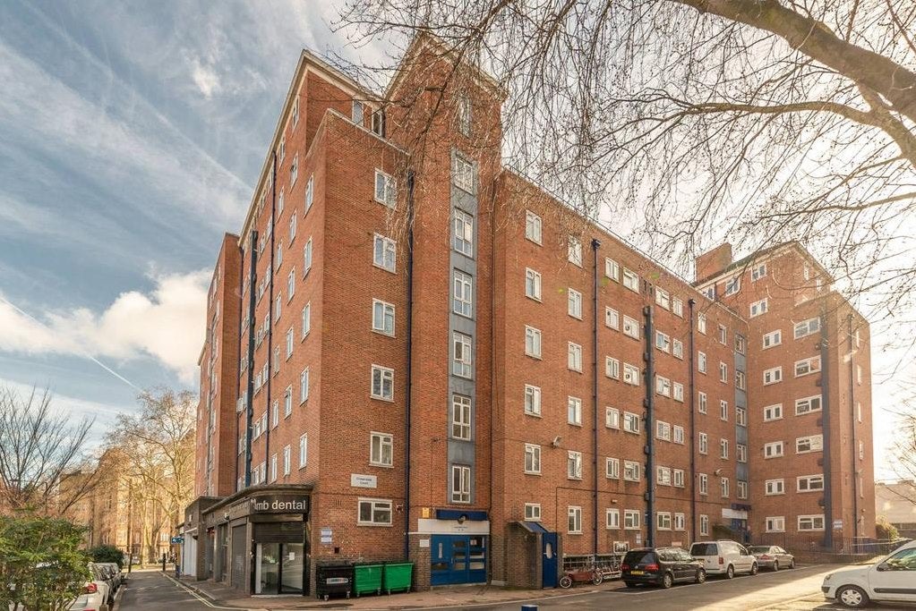 Flat Crowndale Court in Greater London