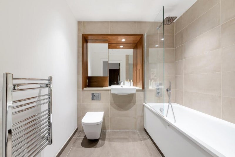 Flat Mastmaker Road in Greater London