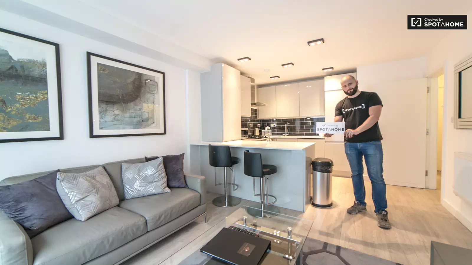Flat Bromehead Street in Greater London