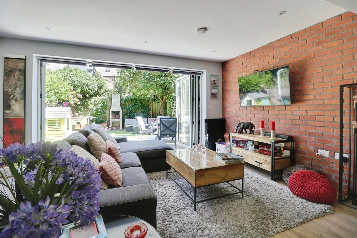 Flat Schubert Road in Greater London