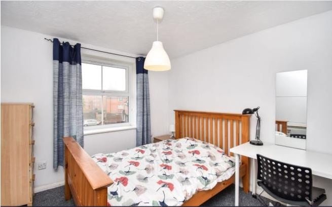 Flat Drapers Field in Coventry