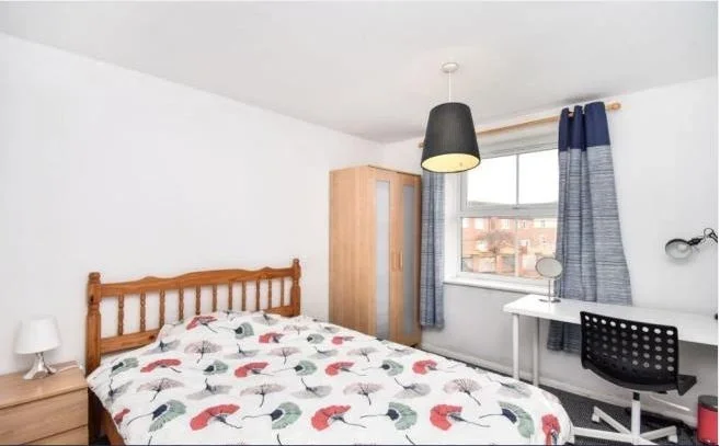 Flat Drapers Field in Coventry