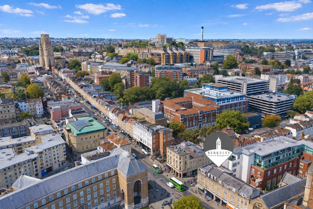 Flat College Green in Bristol