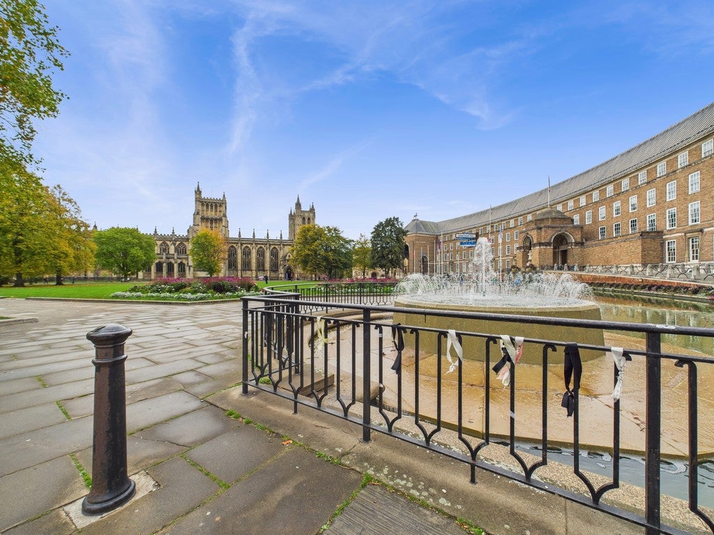 Flat College Green in Bristol