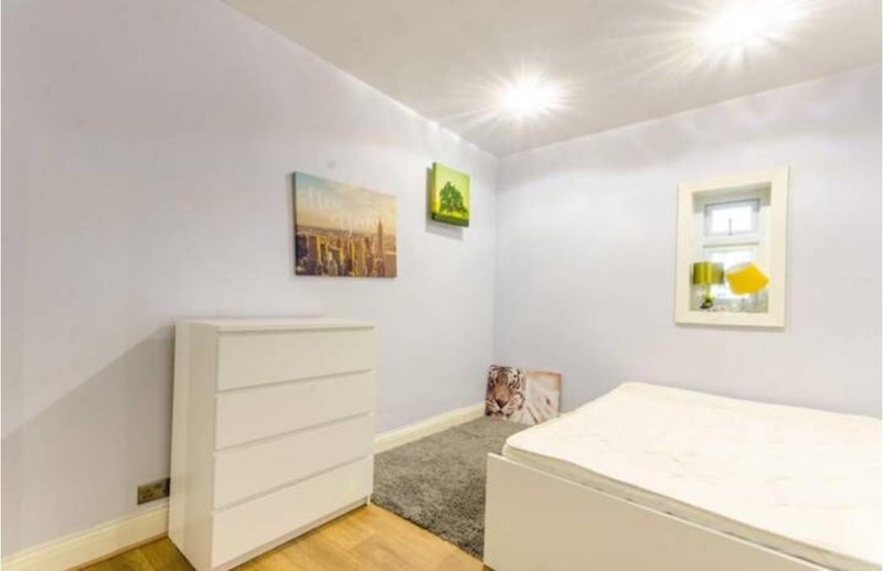 Room Goodman Road in Greater London