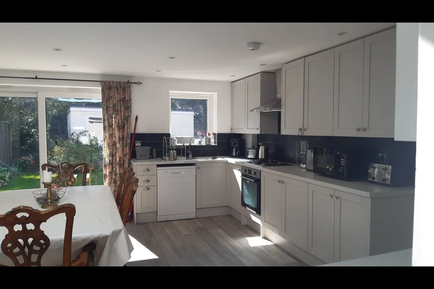 Room Abercairn Road in Greater London