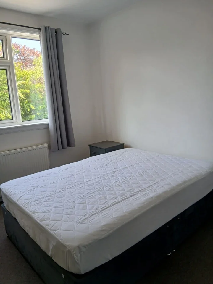 Room Abercairn Road in Greater London