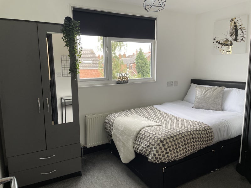 Room Marlborough Road in Coventry