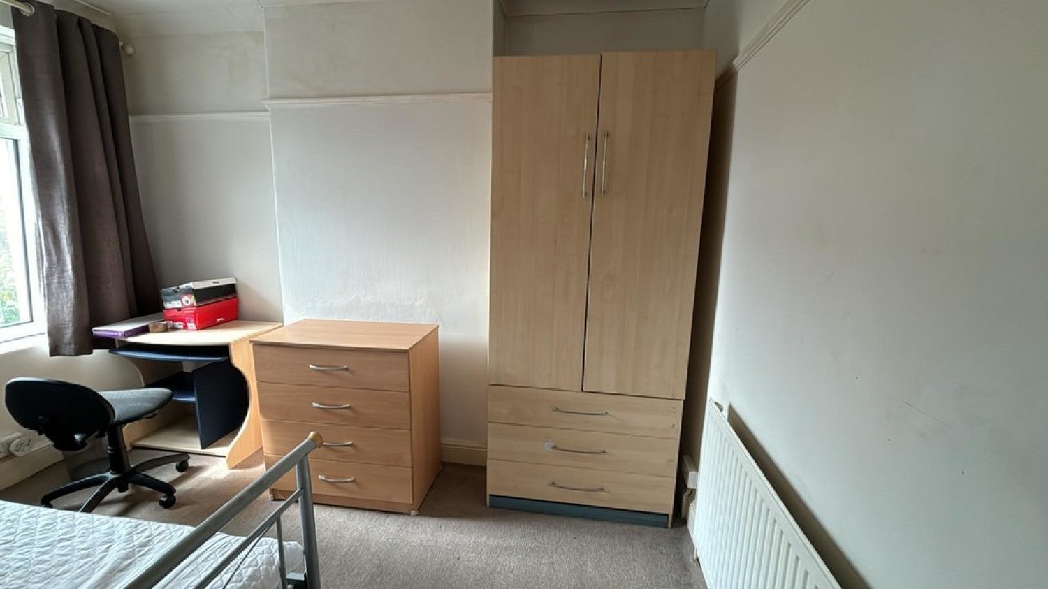 Room Mackintosh Place in Cardiff